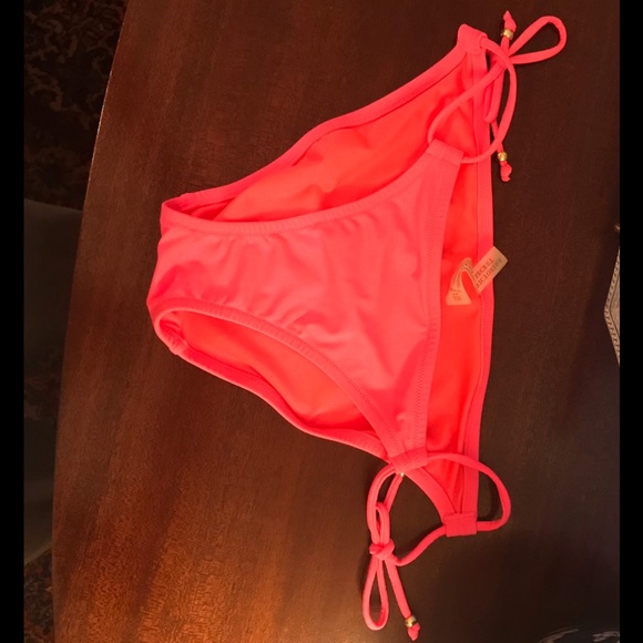 Victoria’s Secret NWOT bikini bottom - Picture 1 of 2